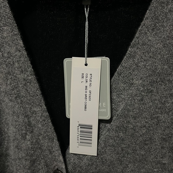 In cashmere sweater - Picture 6 of 6